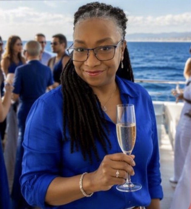 Carolyn Whiteurst, Managing Broker and Owner of WhiteUrst Properties LLC in Park Forest, Illinois